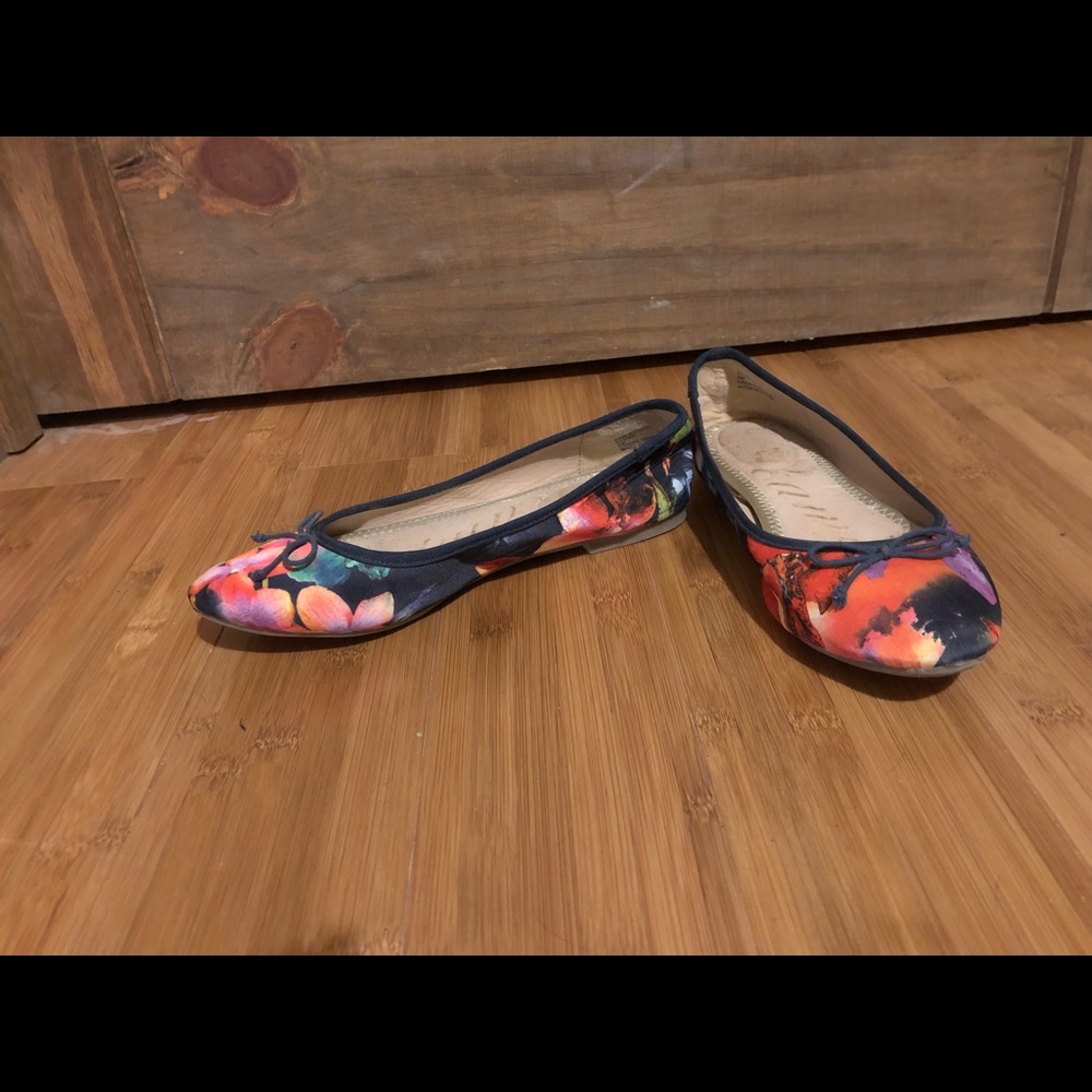 Shoes - Picture 3 of 5